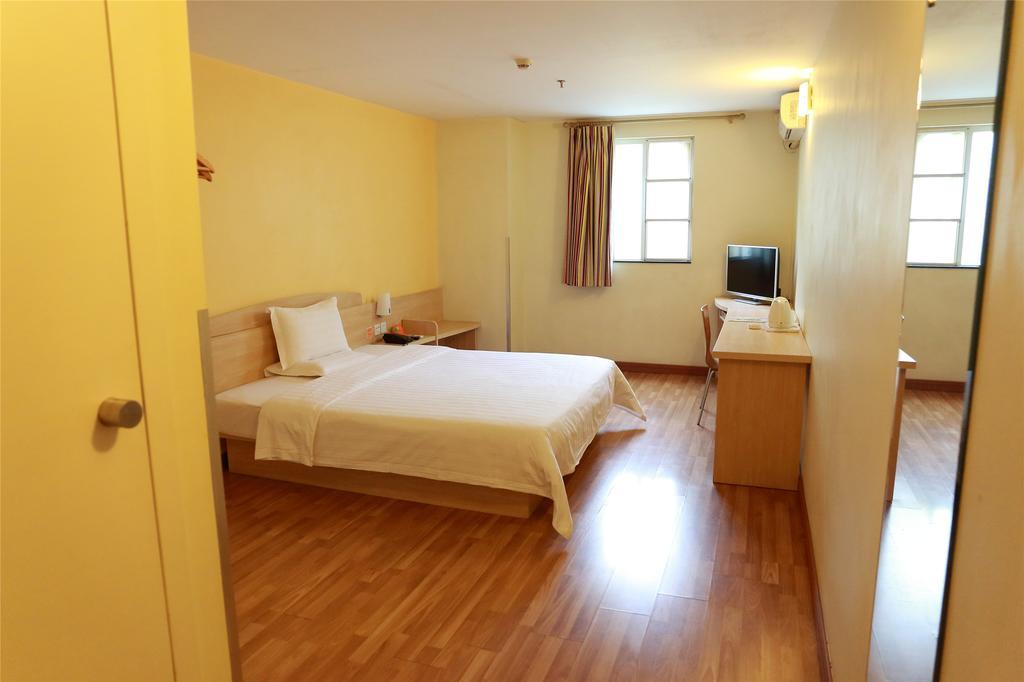 7Days Inn Qingdao Liuting Airport Room photo